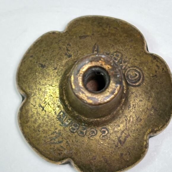 Set of 4 Vintage KBC N18322 Floral Cabinet Knobs Antiqued Brass Flower Pulls - Picture 6 of 8